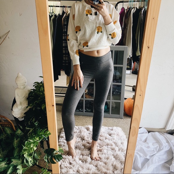 Tops - Yellow Rose White Crop Sweater Graphic Tee Hippie